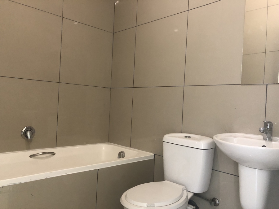 To Let 2 Bedroom Property for Rent in Burgundy Estate Western Cape